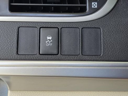Used 2012 Toyota Camry LE FWD image 17