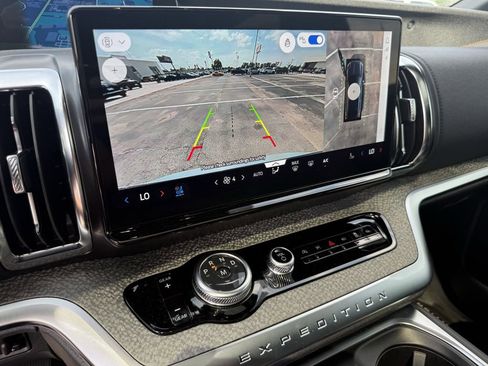 Used 2025 Ford Expedition Tremor AWD/4WD image 18
