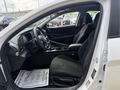Certified 2025 Hyundai Elantra Hybrid FWD image 24