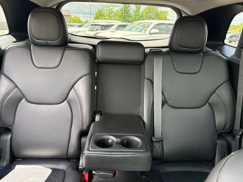 Used 2017 Jeep Cherokee Overland w/ Technology Group AWD/4WD image 12