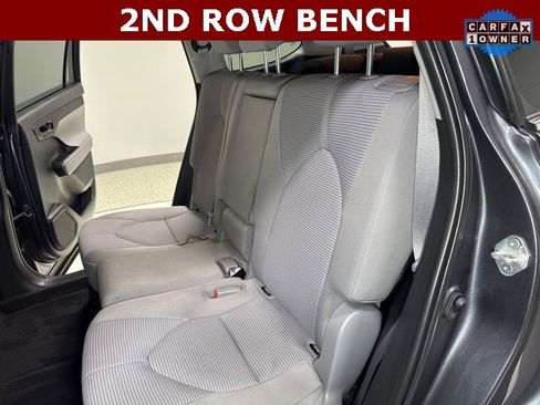 Used 2020 Toyota Highlander LE image 2