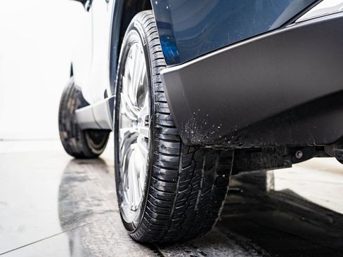 Used 2023 Toyota Venza Limited image 41