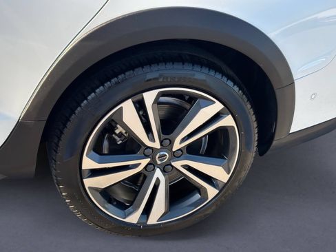 Used 2025 Volvo V60 B5 Cross Country Plus AWD/4WD image 9