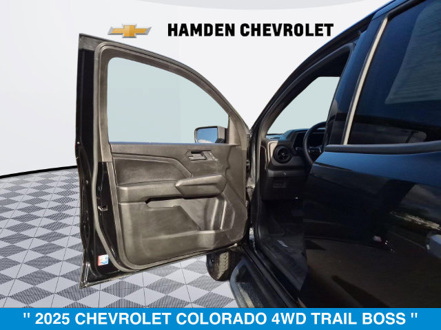 Used 2025 Chevrolet Colorado Trail Boss AWD/4WD image 12
