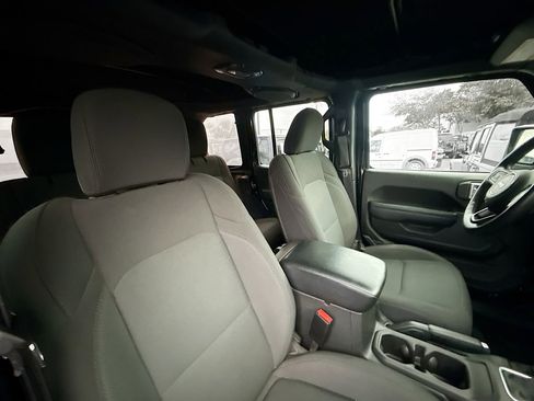 Used 2022 Jeep Wrangler Unlimited Sport S image 29