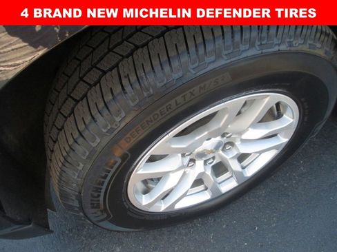 Used 2023 Chevrolet Suburban LT AWD/4WD image 3