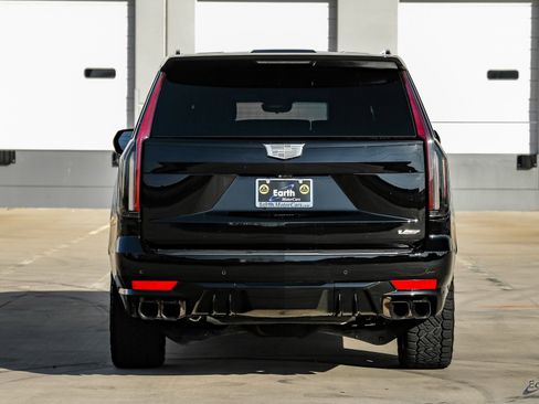 Used 2023 Cadillac Escalade V image 10