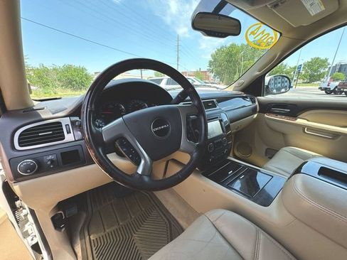 Used 2014 GMC Yukon Denali AWD/4WD image 10