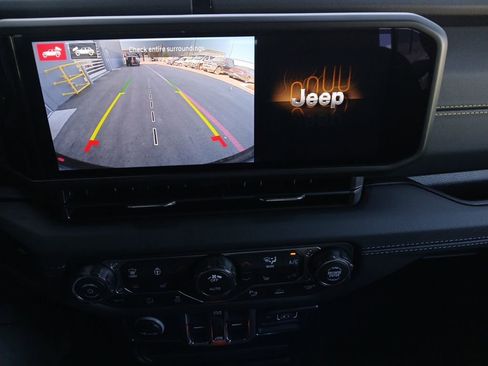 New 2026 Jeep Wrangler Unlimited Sahara AWD/4WD image 9