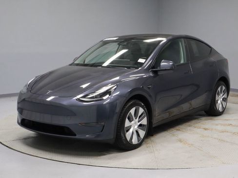 Used 2024 Tesla Model Y Long Range AWD/4WD image 9