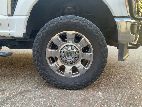 Used 2023 Ford F250 Lariat w/ Chrome Package image 10