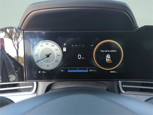 Used 2025 Hyundai Elantra Limited image 46