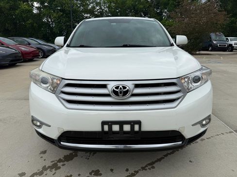 Used 2012 Toyota Highlander Limited w/ Tow Pkg FWD image 2