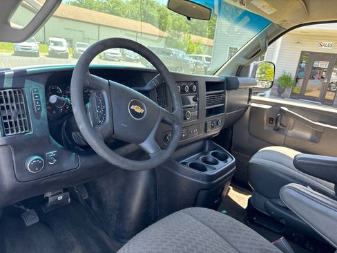 Used 2017 Chevrolet Express 3500 LT w/ LT Preferred Equipment Group RWD image 14