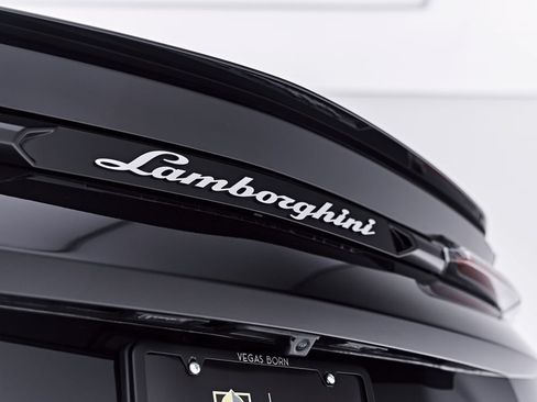 Used 2022 Lamborghini Urus AWD/4WD image 24