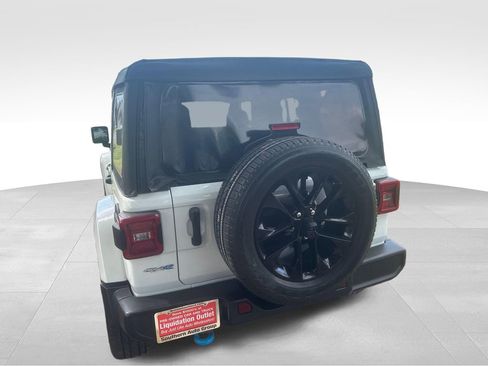 Used 2022 Jeep Wrangler Unlimited Sahara AWD/4WD image 24