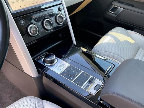 Used 2019 Land Rover Discovery HSE AWD/4WD image 16