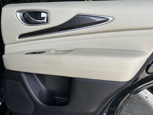 Used 2019 INFINITI QX60 Luxe w/ Essential Package image 29