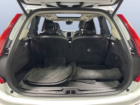 Used 2020 Volvo XC90 T6 Momentum w/ Protection Package image 11