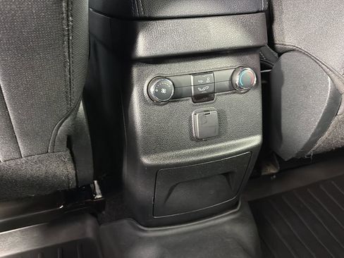Used 2018 Ford Explorer XLT image 19