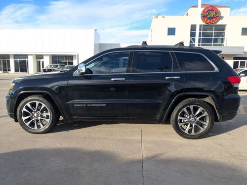 Used 2018 Jeep Grand Cherokee Overland image 2