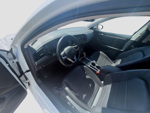 Certified 2023 Volkswagen Jetta SE FWD image 9