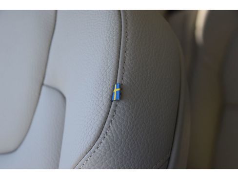 Used 2023 Volvo XC60 B5 Plus w/ Protection Package Premier AWD/4WD image 40