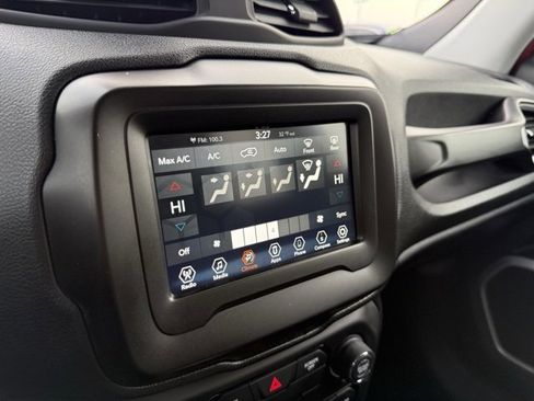 Used 2019 Jeep Renegade Latitude image 27