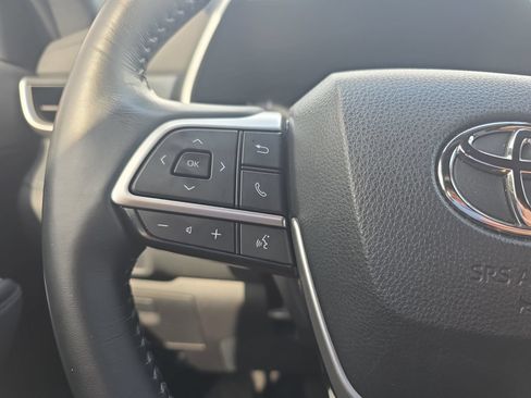 Used 2023 Toyota Highlander XSE FWD image 17
