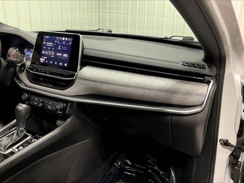 Used 2025 Jeep Compass Latitude w/ Sun & Sound Group AWD/4WD image 16