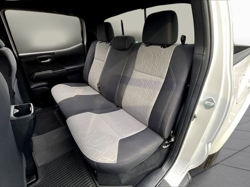 Used 2022 Toyota Tacoma TRD Sport image 18