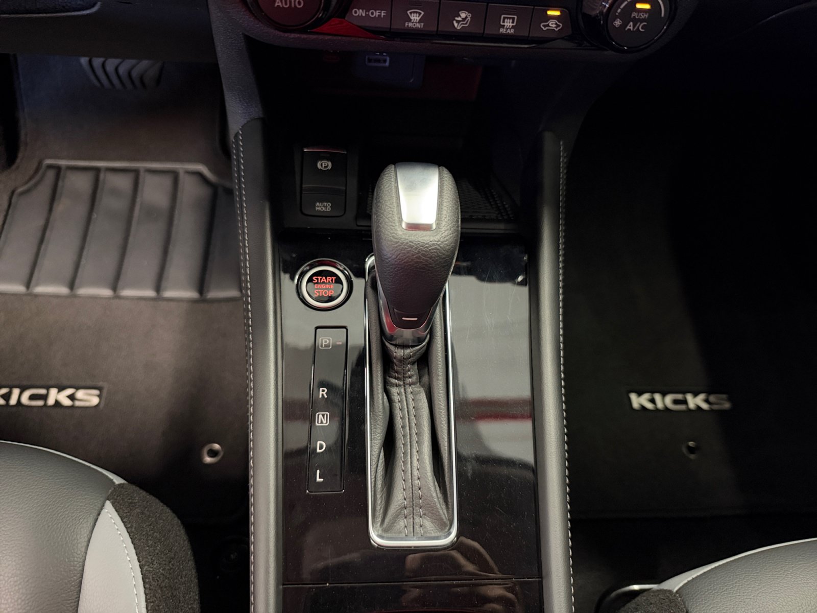 Used 2023 Nissan Kicks SR w/ SR Premium Package FWD image 21