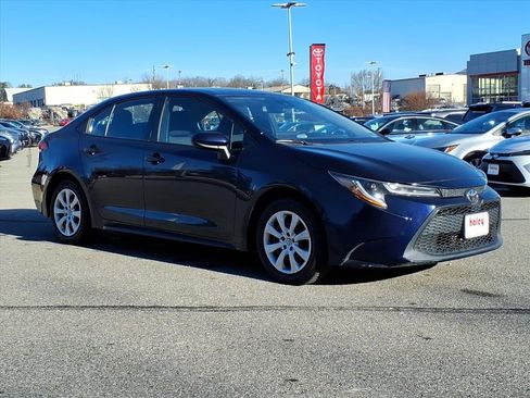 Used 2022 Toyota Corolla LE image 2