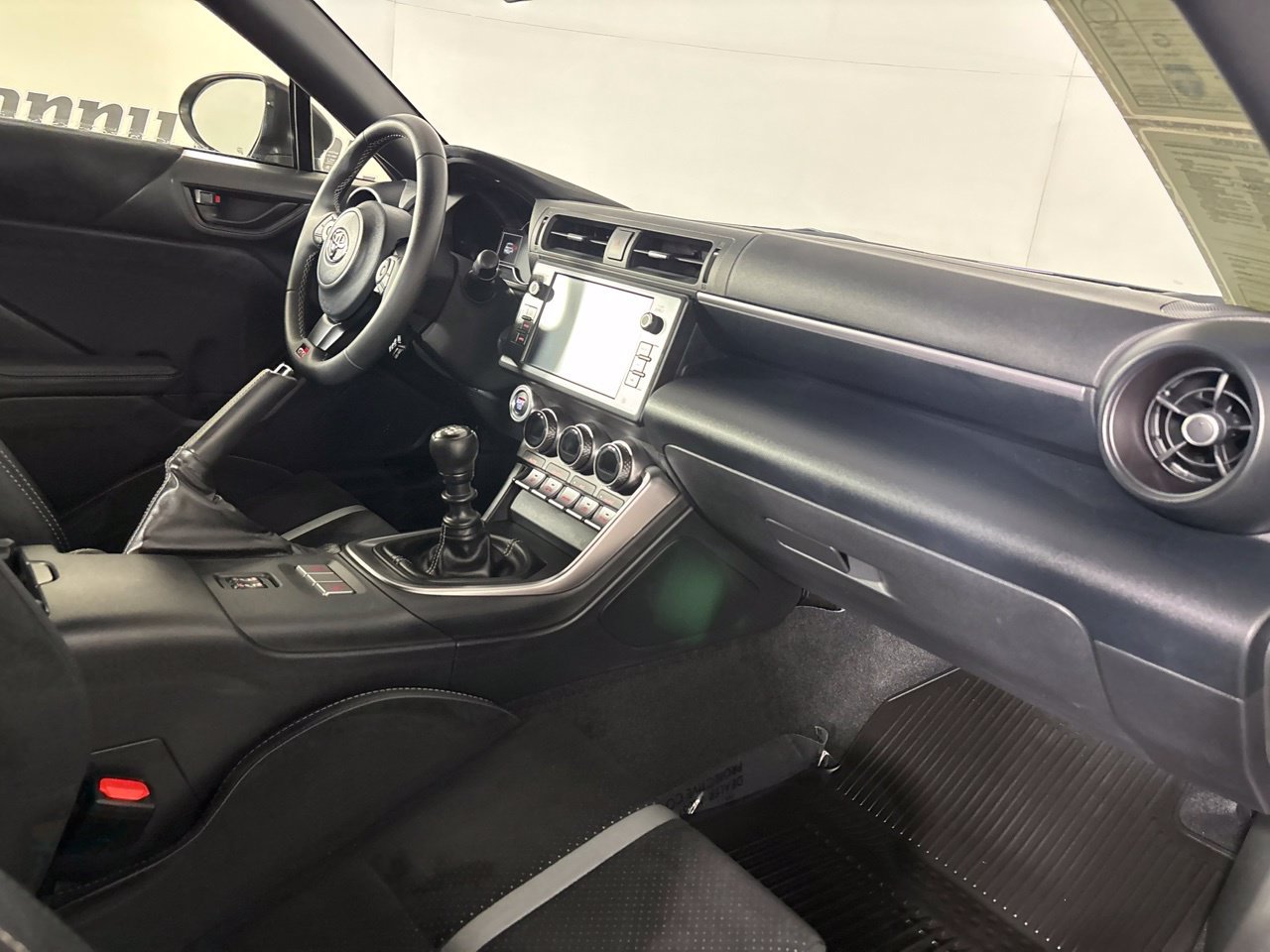 Used 2025 Toyota GR86 Premium RWD image 27