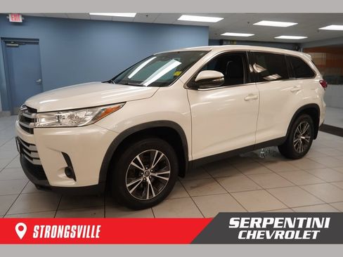 Used 2019 Toyota Highlander LE AWD/4WD image 1
