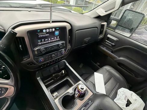Used 2017 GMC Sierra 2500 Denali w/ Duramax Plus Package AWD/4WD image 7