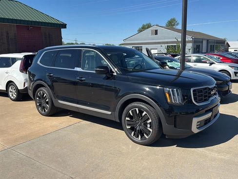 Used 2023 Kia Telluride SX image 2