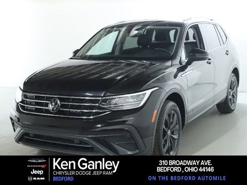Used 2024 Volkswagen Tiguan SE image 1