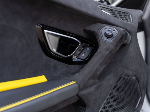 Used 2023 Lamborghini Huracan Tecnica image 24