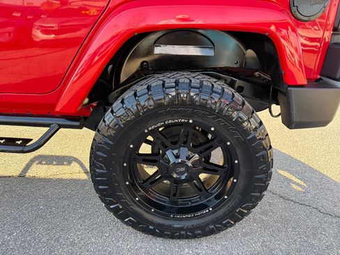 Used 2015 Jeep Wrangler Unlimited Sahara w/ Connectivity Group image 12