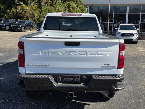 Used 2023 Chevrolet Silverado 2500 Custom w/ Custom Value Package image 4