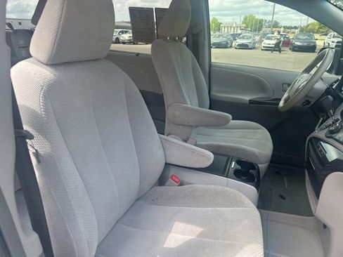 Used 2014 Toyota Sienna LE FWD image 14