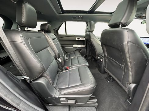 Used 2022 Ford Explorer Limited w/ Equipment Group 301A AWD/4WD image 24