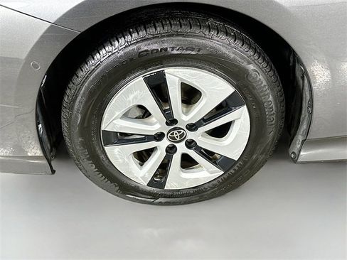 Used 2017 Toyota Prius Two image 10