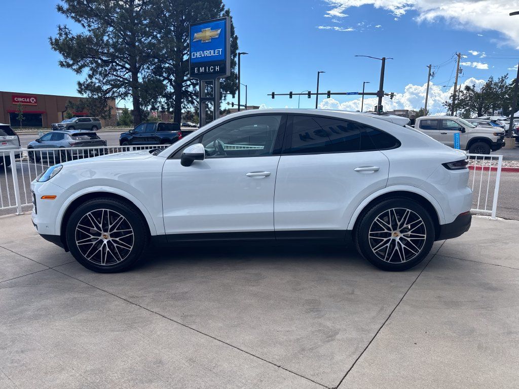 Used 2024 Porsche Cayenne Coupe AWD/4WD image 2