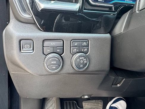 Used 2022 Chevrolet Silverado 1500 RST w/ Convenience Package II AWD/4WD image 23