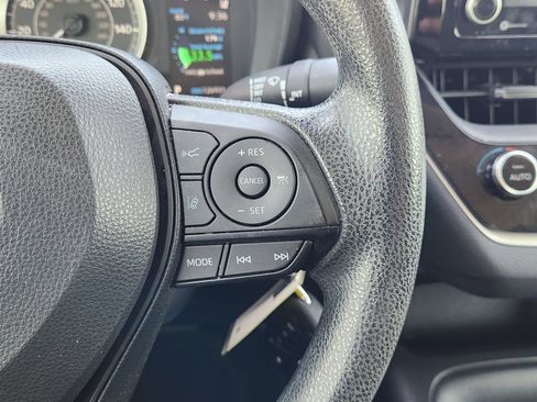 Used 2022 Toyota Corolla LE FWD image 33