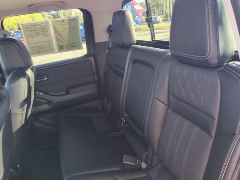 Used 2024 Nissan Frontier SL image 13