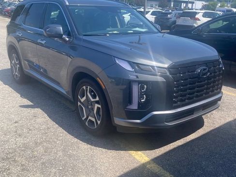Used 2024 Hyundai Palisade SEL FWD image 2