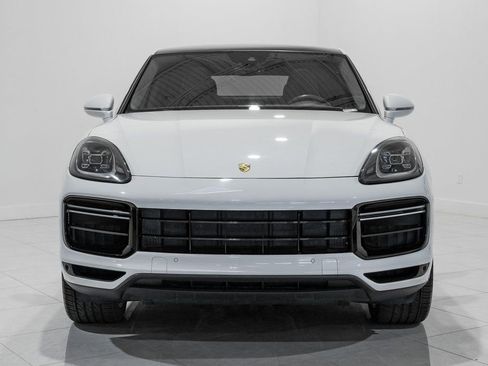 Used 2020 Porsche Cayenne Turbo image 2